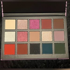 Saucebox Cosmetics Genesis eyeshadow palette